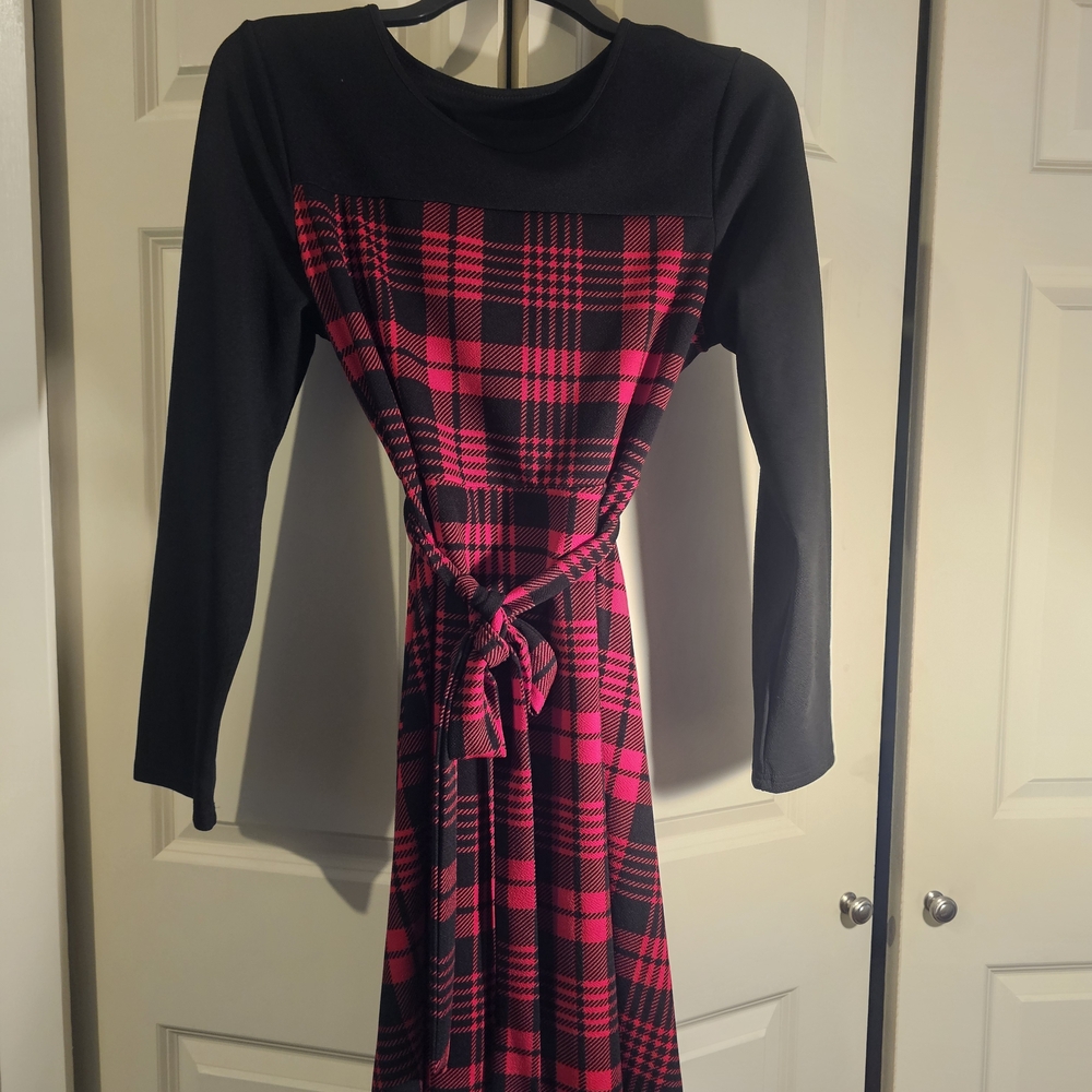Black & Red Plaid Long Sleeve Midi Dress with Tie Waist